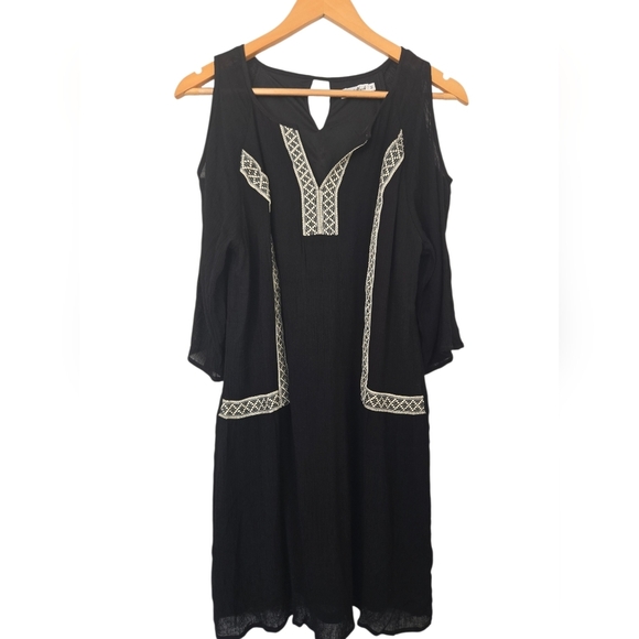 White Mark Dresses & Skirts - White Mark Black Dress with Cream Detailing Medium